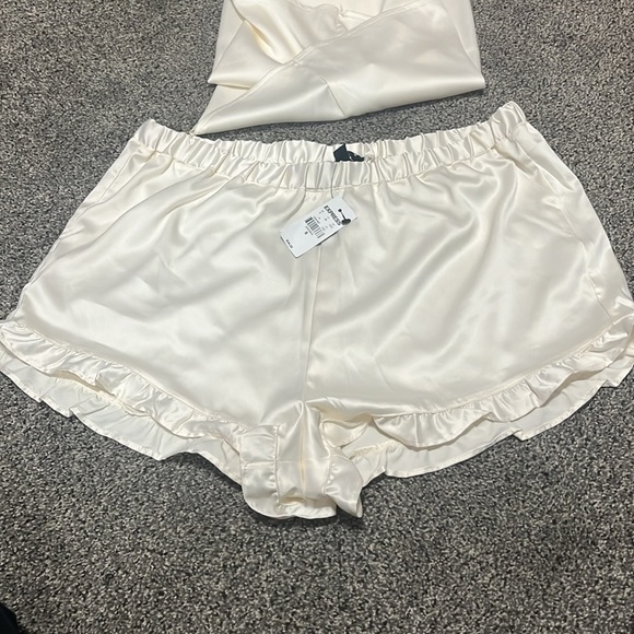 Express PJ set - Picture 2 of 6